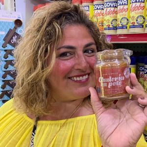 Meet your Posher, Adela